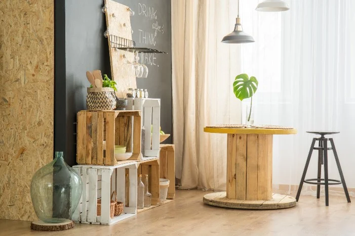 Rustikale Wohnküche mit Upcycling Möbeln